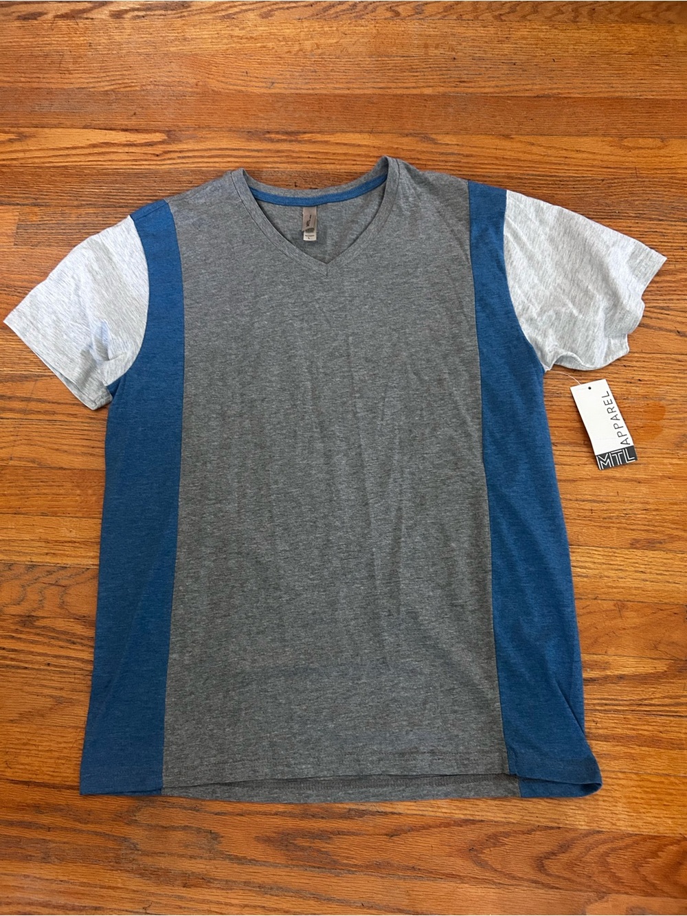 Men's Colorblock V-Neck Tee in Gray & Blue